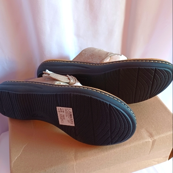 Clarks Laurieann Rae Floral Toe-Post Sandal Taupe Metallic Size 9 - Picture 4 of 5